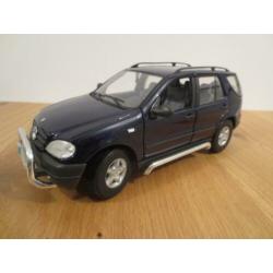 Mercedes-Benz ML320 Maisto 1:18