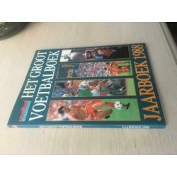 Het groot voetbalboek jaarboek 1988