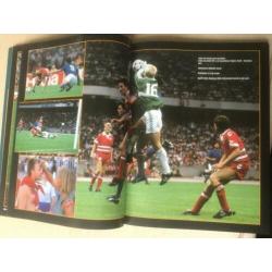 Het groot voetbalboek jaarboek 1988