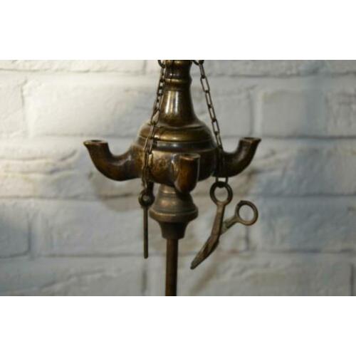 Mooie oude Oosterse olielamp van brons en koper.