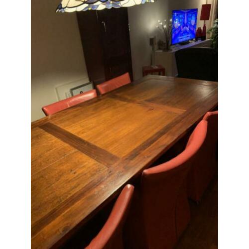 6 lederen stoelen + tafel