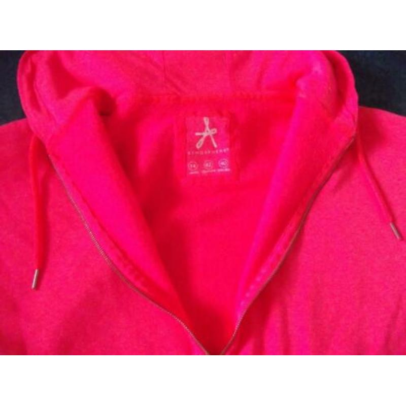 Te koop nieuw cerise / rood sweater vest + capuchon: 40 / M