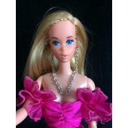 Mattel Barbie Korea 1966 met origineel Barbie jurkje