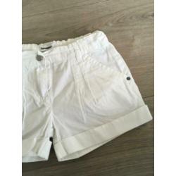 3 POMMES korte broek wit nieuwstaat mt 104 D4