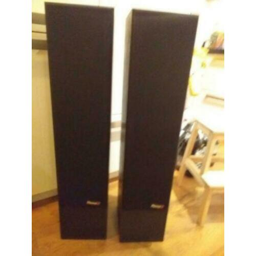 Een paar vintage Magnat speakers. 200 watt.