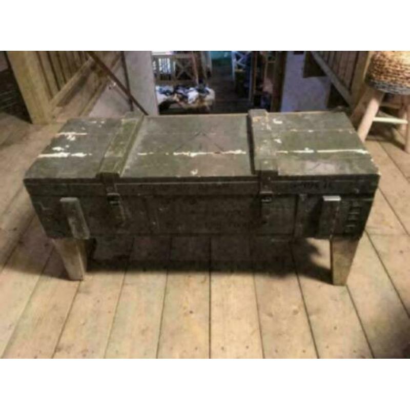 Legerkist kastjes , industrieel , legerspullen , wandkastje