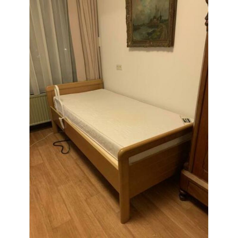 Bed met steun