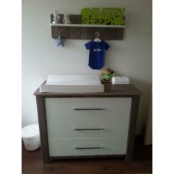 Kinderkamer babykamer commode ledikant