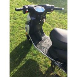 Cross/brommer scooter, trekt geweldig op met dik blok (125cc