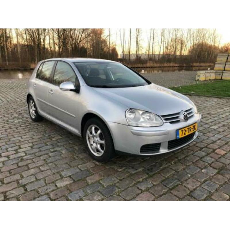 Volkswagen Golf 1.6 FSI Trendline