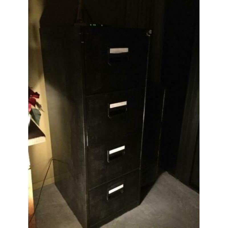 Dossierkast. Ladekast. Archiefkast
