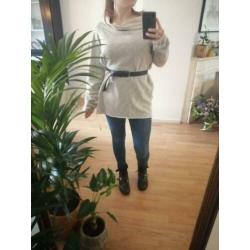Grijze oversized trui met capuchon, leuk als jurkje