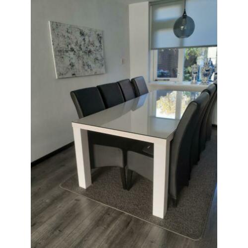 Eettafel, salontafel, dressoir en TV-kast