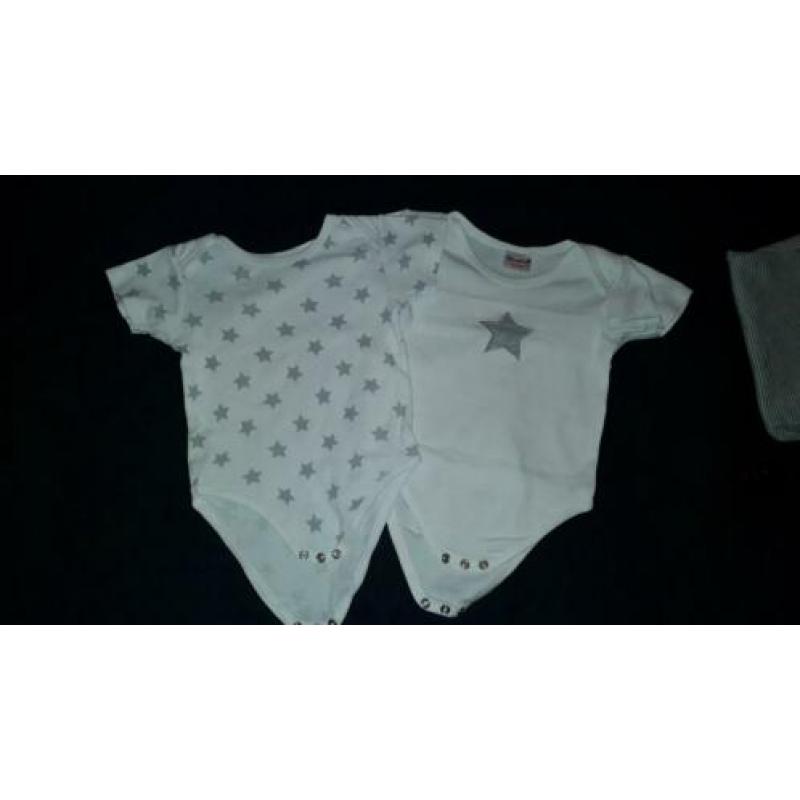 * 2 sterrenrompers Bambino korte mouw, mt 74 *