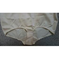 Triolet -Corselet 100B - NIEUW + label