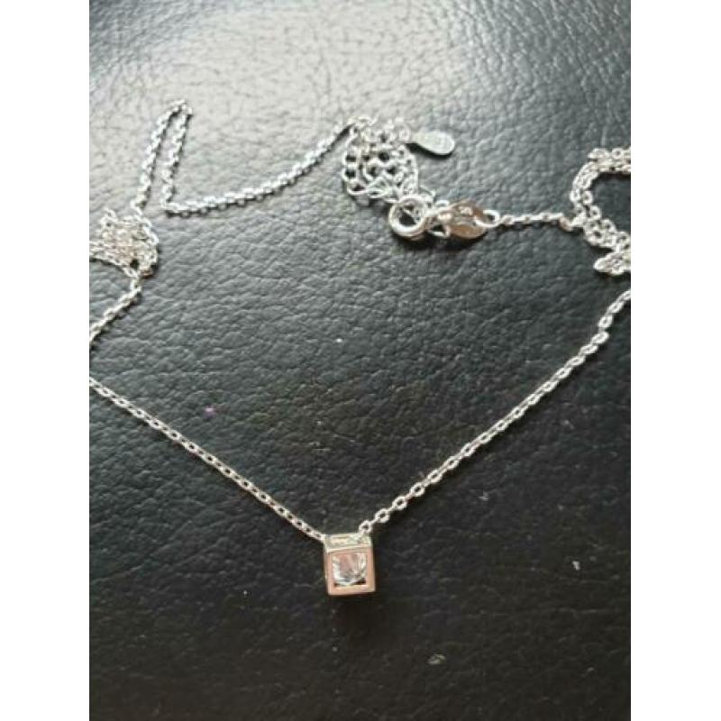Fijne mooie zilveren ketting met in kubus zirkonia