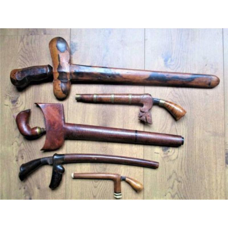 Antieke wapens uit Indonesië //kris / keris