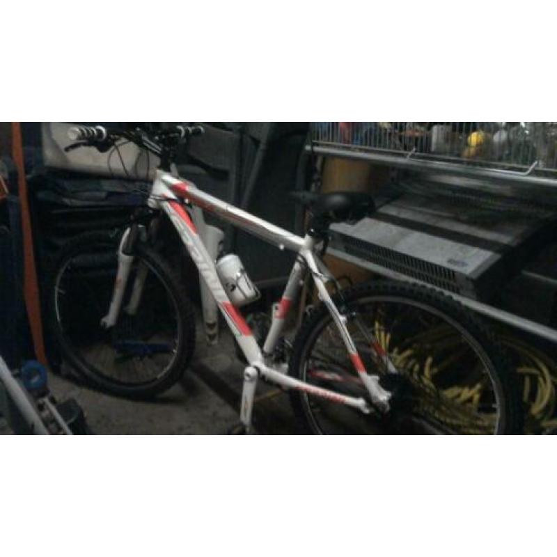 jongens mountenbike