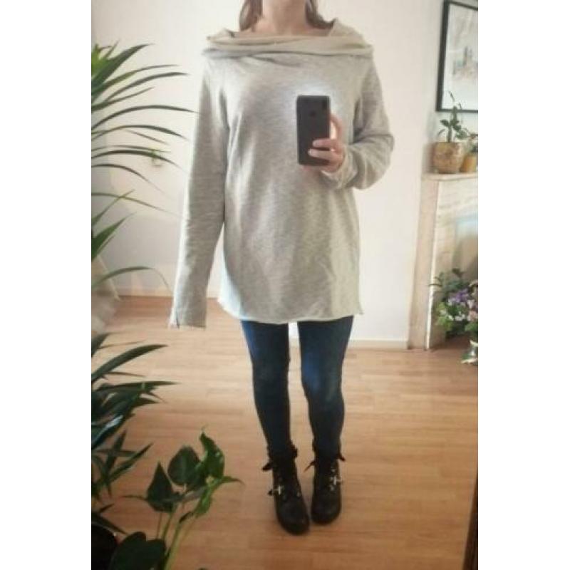 Grijze oversized trui met capuchon, leuk als jurkje