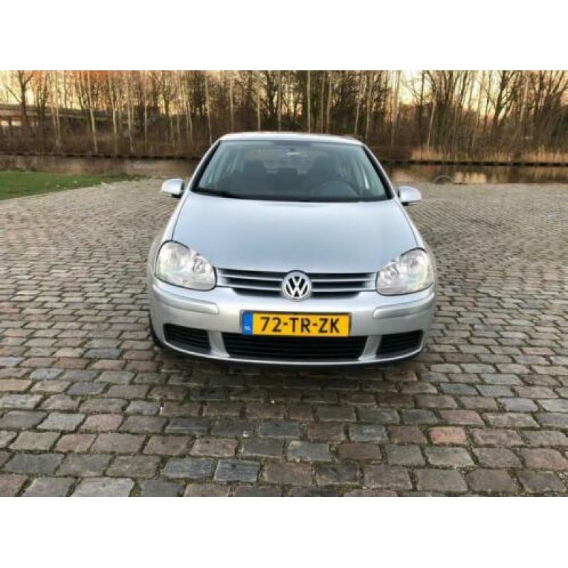Volkswagen Golf 1.6 FSI Trendline