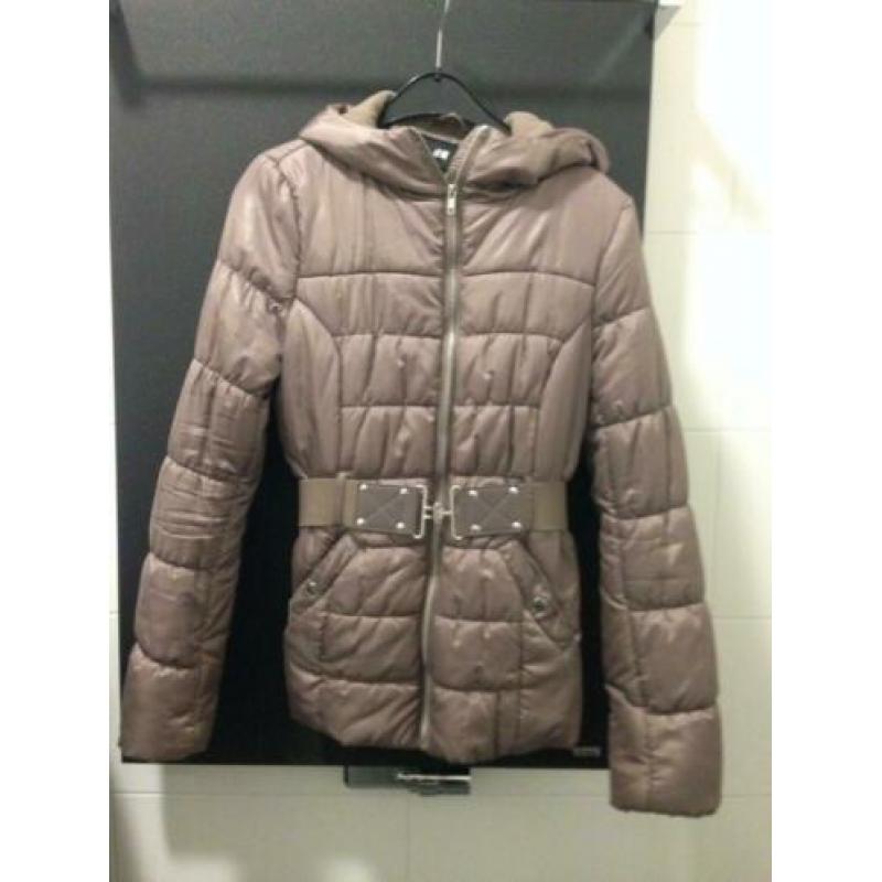 Gewatteerde winter jas H&M XS taupe/bruin Gesp, Capuchon/mut