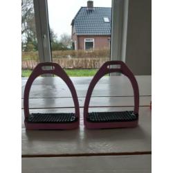 2 paar roze en oranje stijbeugels