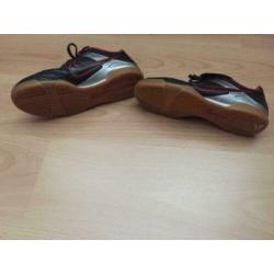 Zwart / rood NIKE indoor zaal voetbalschoenen maat 36