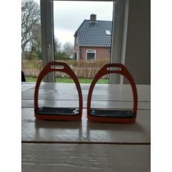 2 paar roze en oranje stijbeugels