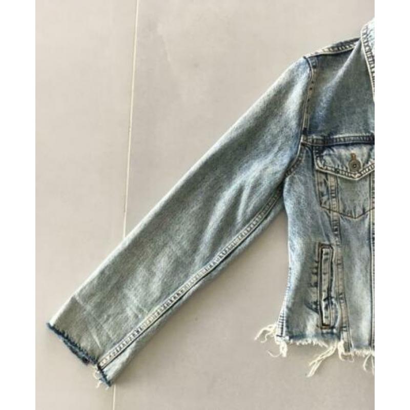 Pull and Bear spijkerjasje. ALS NIEUW!