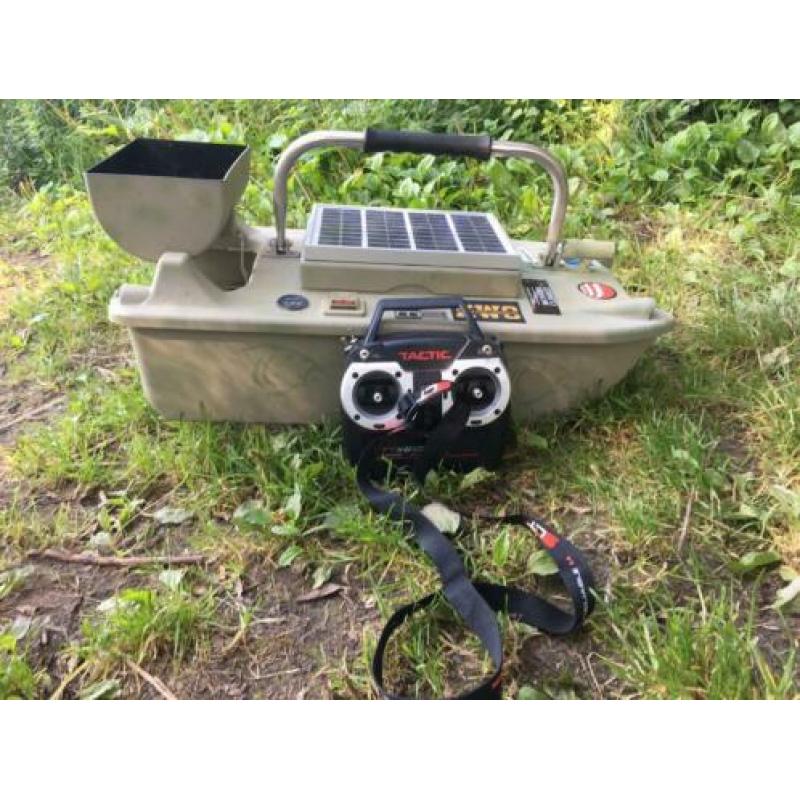 Omgebouwde baitliner voerboot
