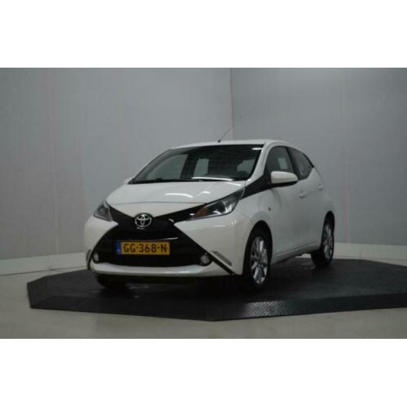 Toyota Aygo 1.0 VVT-i x-play Airco, Navi, Camera. 5 deuren,