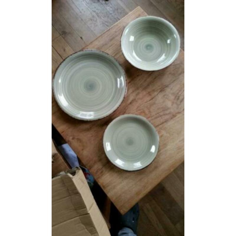 Nieuw 18-delig servies voor 6 personen