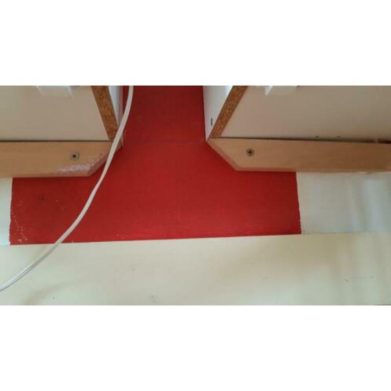 Ikea Bertby vitrinekasten met verlichting, 2 stuks berken