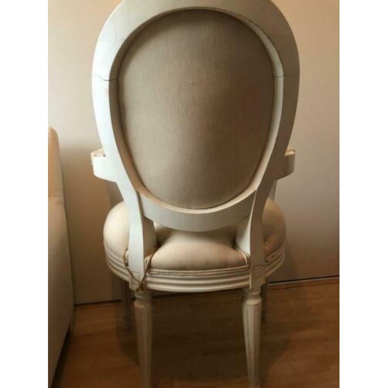 Brocante stoel in beige/crème.