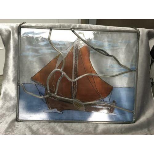 Glas in lood raamhanger met een oude zeilboot