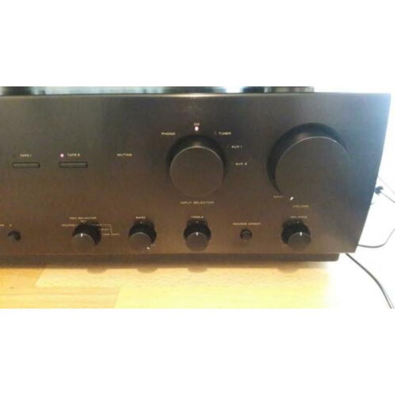 Krachtige Marantz PM68 versterker