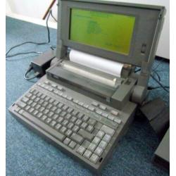 Verzamelobject Vintage Wang WLTC Laptop met printer uit 1985