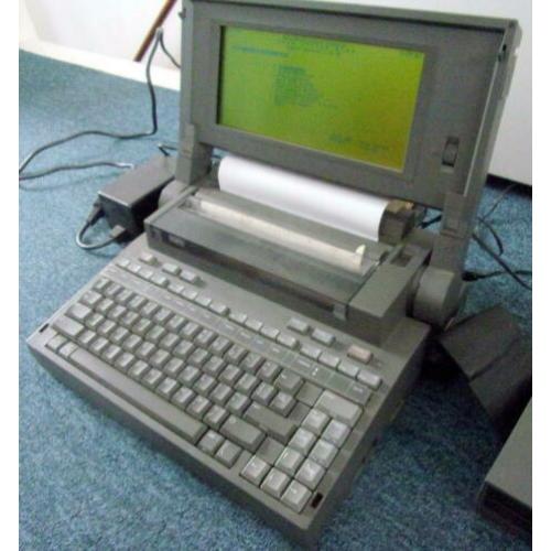Verzamelobject Vintage Wang WLTC Laptop met printer uit 1985