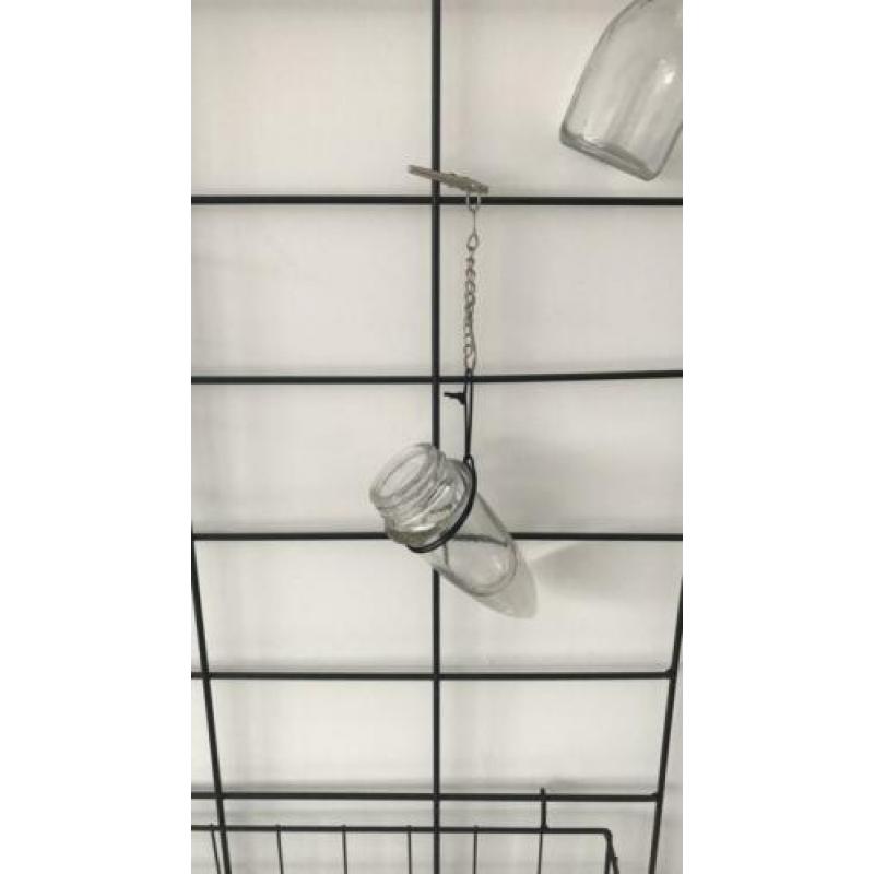 rek zwart H80 B50 3kleinen vaarsen en 2 hang bakjes +vlinder