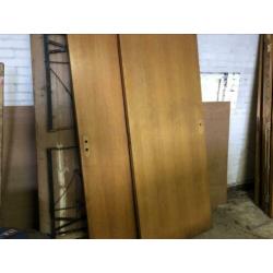7x eiken opdekdeuren 200 x 82,50 de prijs is 75 euro voor al