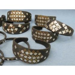 Collectie tribale armbanden van hout met inleg - 20e eeuw