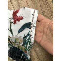 T shirt bloemen. Ecru met groen petrolblauw mt M