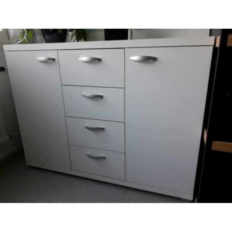 praktisch wit dressoir