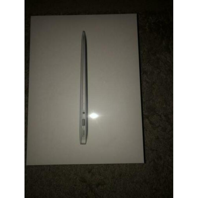 MacBook Air 13 Inch 2017 MQD32N/A (Geseald)