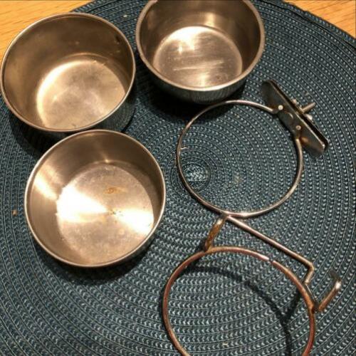 Drie waterbakjes voerbakjes vogel badjes