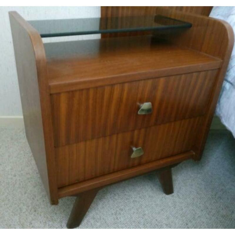 Lief vintage houten nachtkastje jaren 60