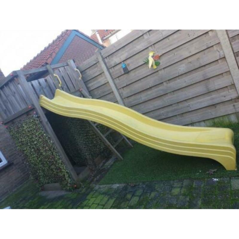 Speeltoestel (junglegym) met glijbaan