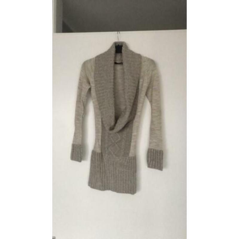 Jane norman lange beige trui met lage kol, nieuw maat small