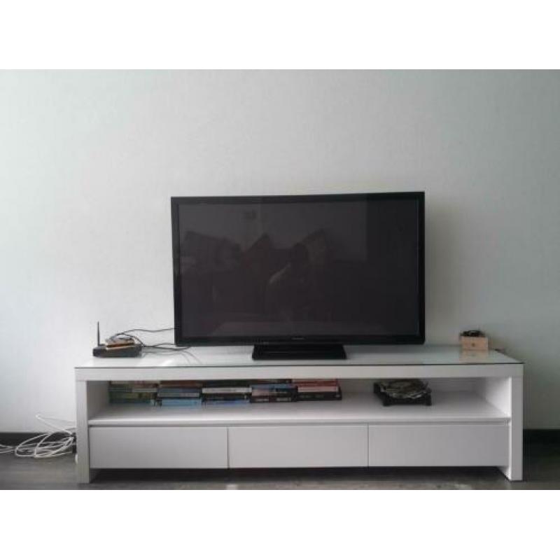 Eettafel, salontafel, dressoir en TV-kast