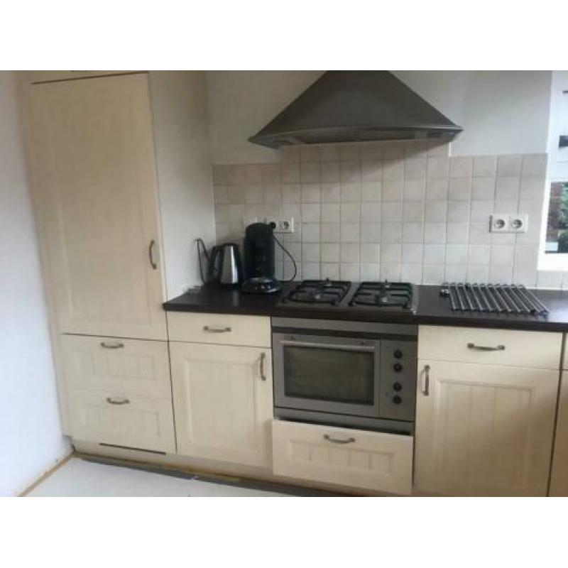 Keuken crèmekleurig